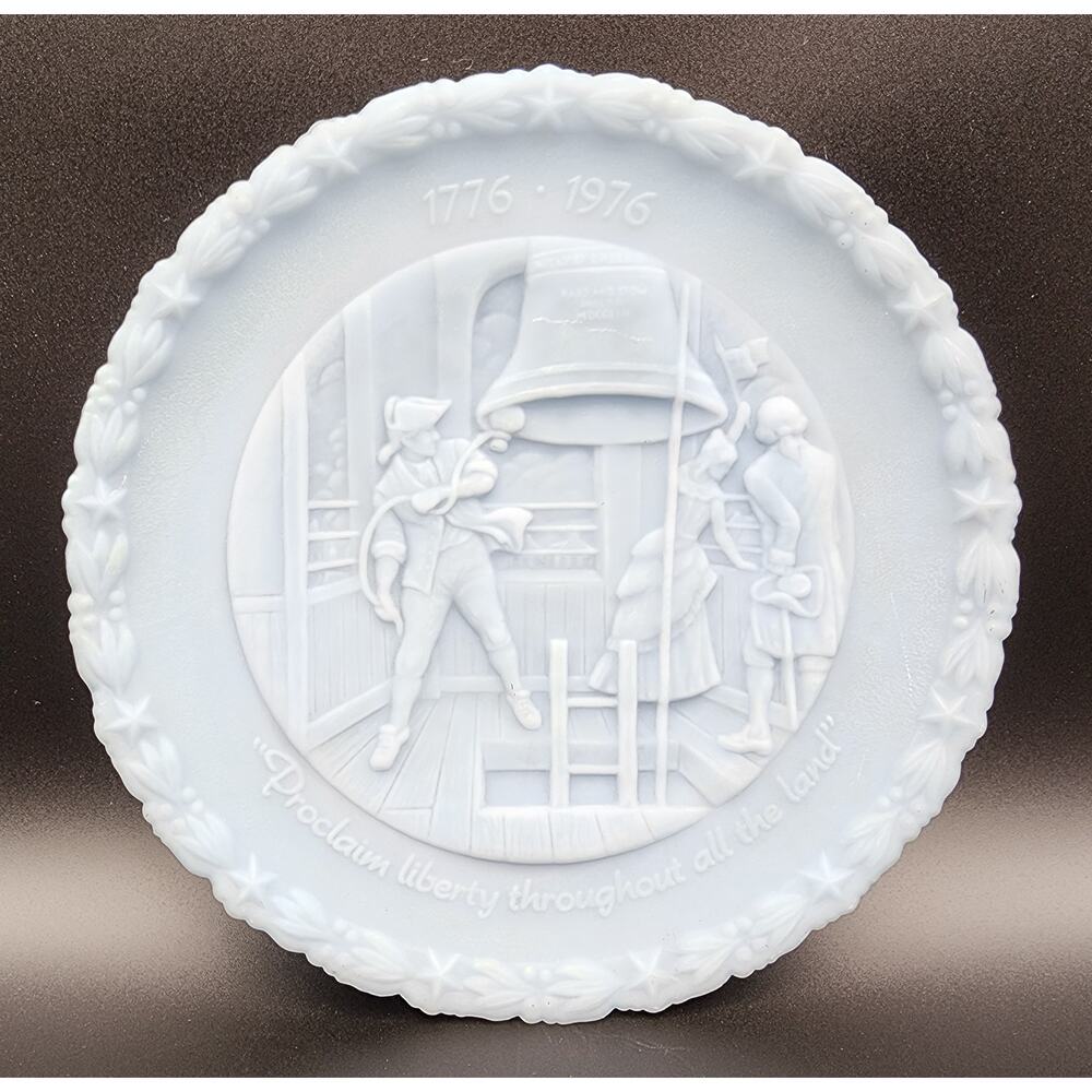 Fenton 1976 Bicentennial Liberty Bell Plate Raised Relief 8.25" USA Collectable